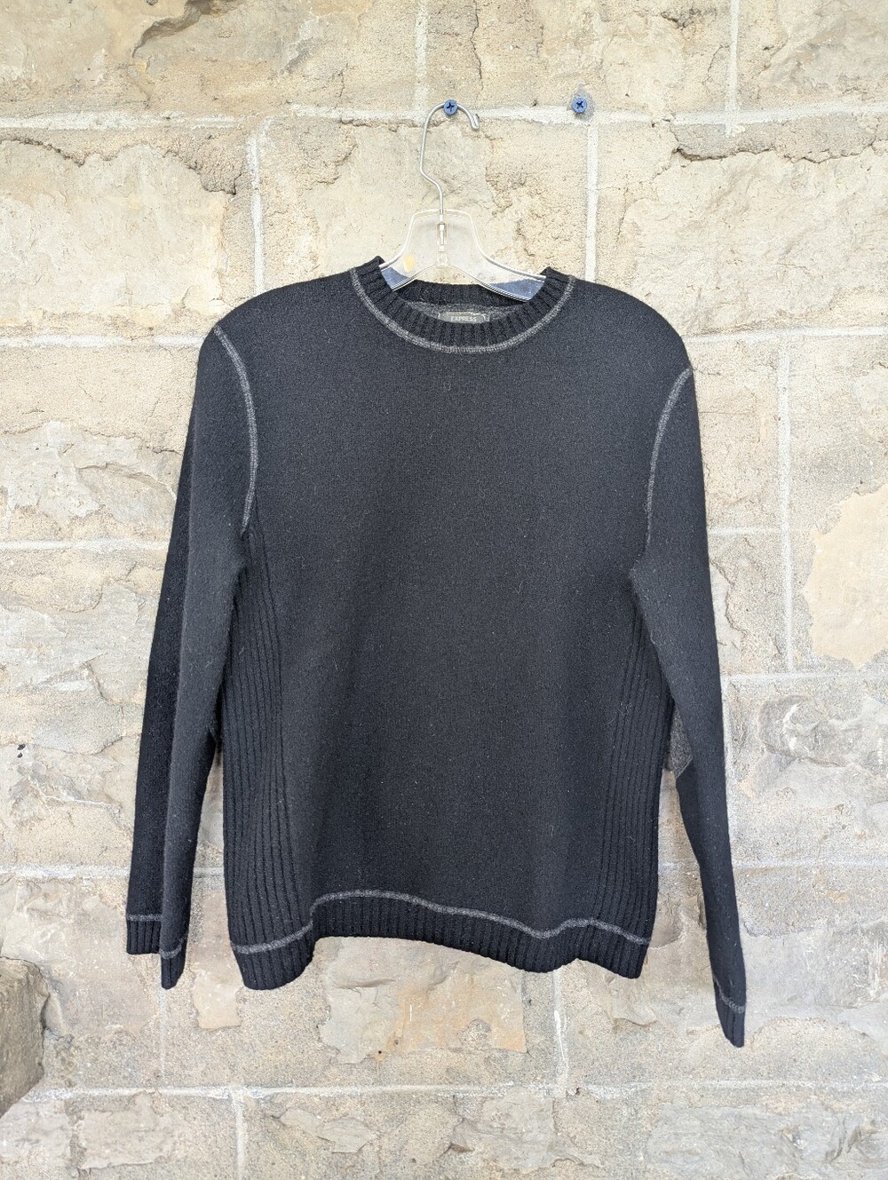 100% Lamb's Wool Express Women's Black Crewneck Sweater Gray Elbow Patches
